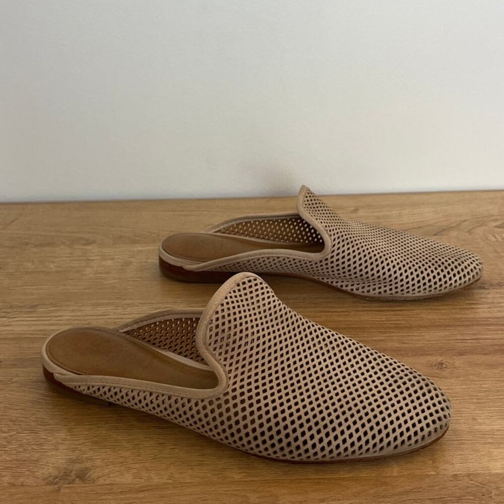 Frye Women's Gwen Perforated Suede Flat Mules Tan Size 7 Boho Cushioned Slip On - Picture 3 of 6
